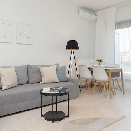 Sarmacka Apartment With Balcony Warsaw Wilanow By Noclegi Renters Bagian luar foto