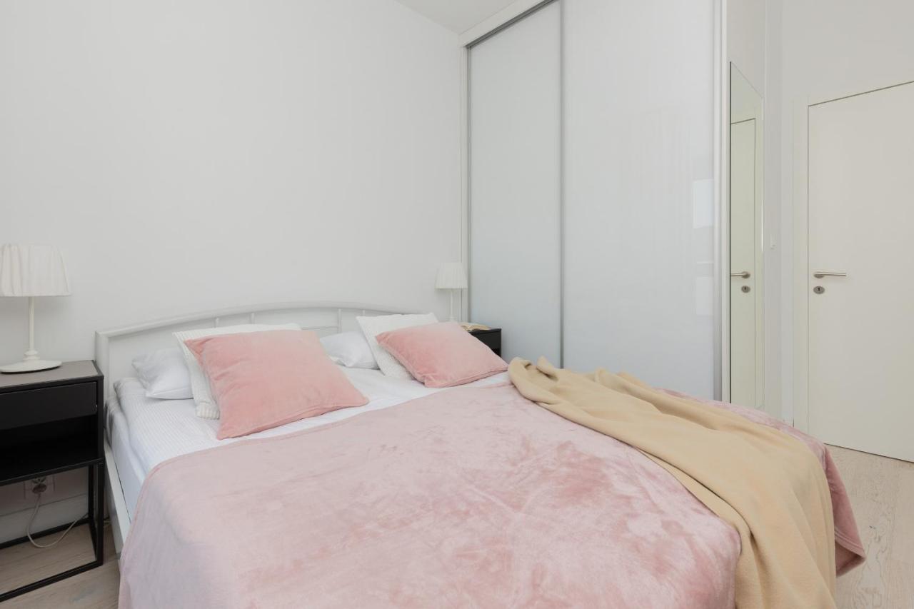 Sarmacka Apartment With Balcony Warsaw Wilanow By Noclegi Renters Bagian luar foto